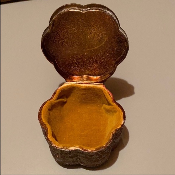 VINTAGE Japanese Jewelry Box Footed Floral Trinket Lined Metal Art Storage Box - Picture 4 of 10